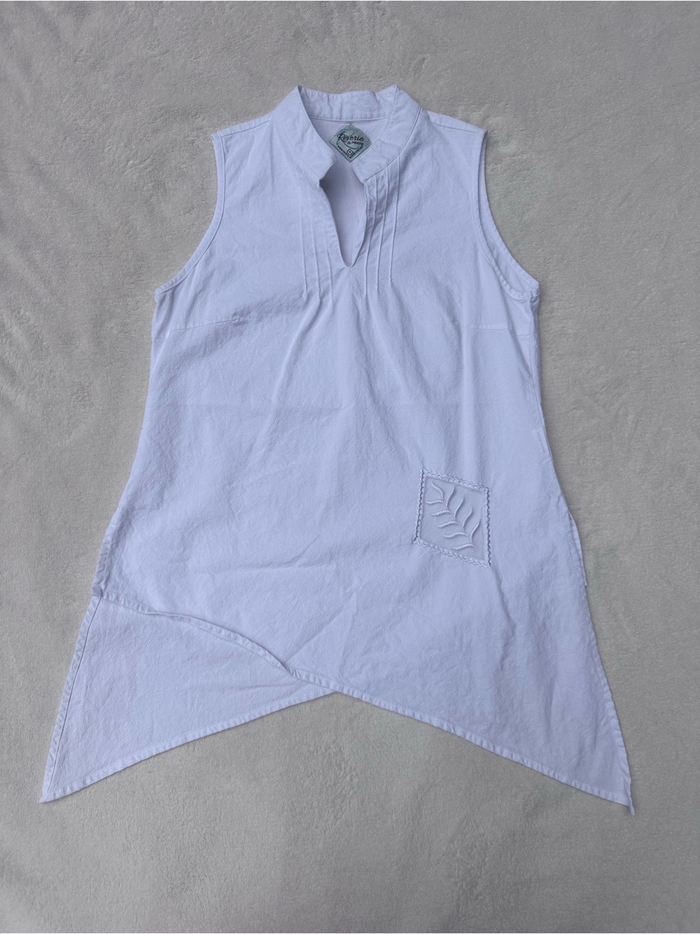 Sleeveless White Cotton Tunic Top with Notch Neck